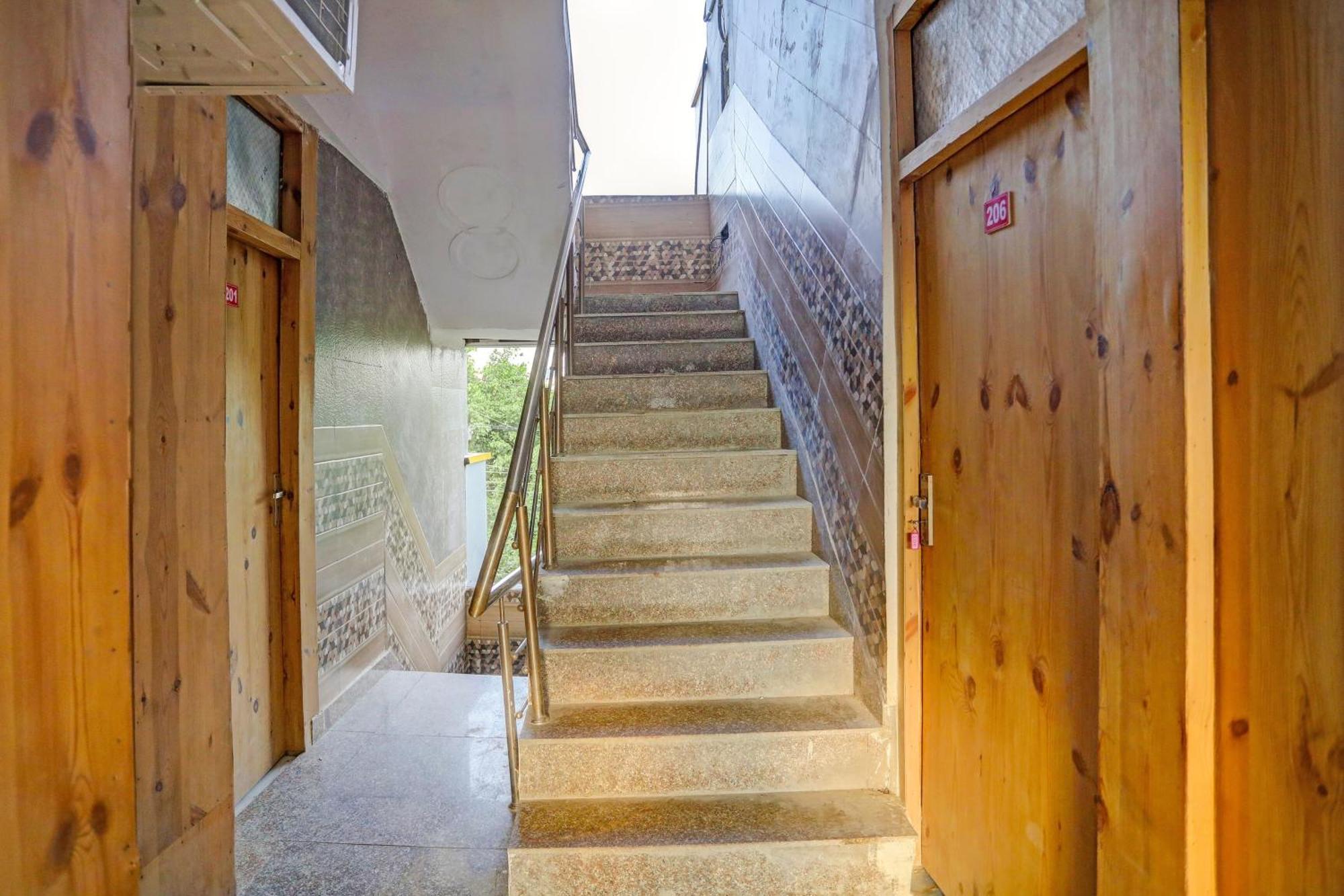 Umen Hotel Nearest Sector 66 Noida Exterior photo